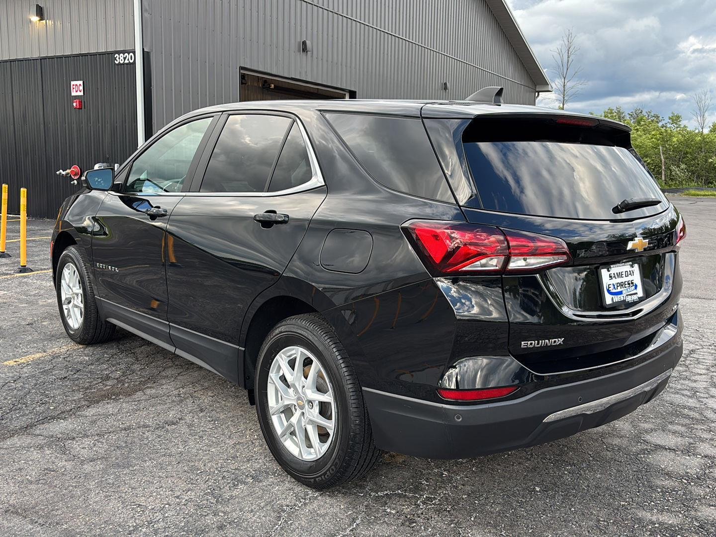 Used 2023 Mosaic Black Metallic Chevrolet LT image 5