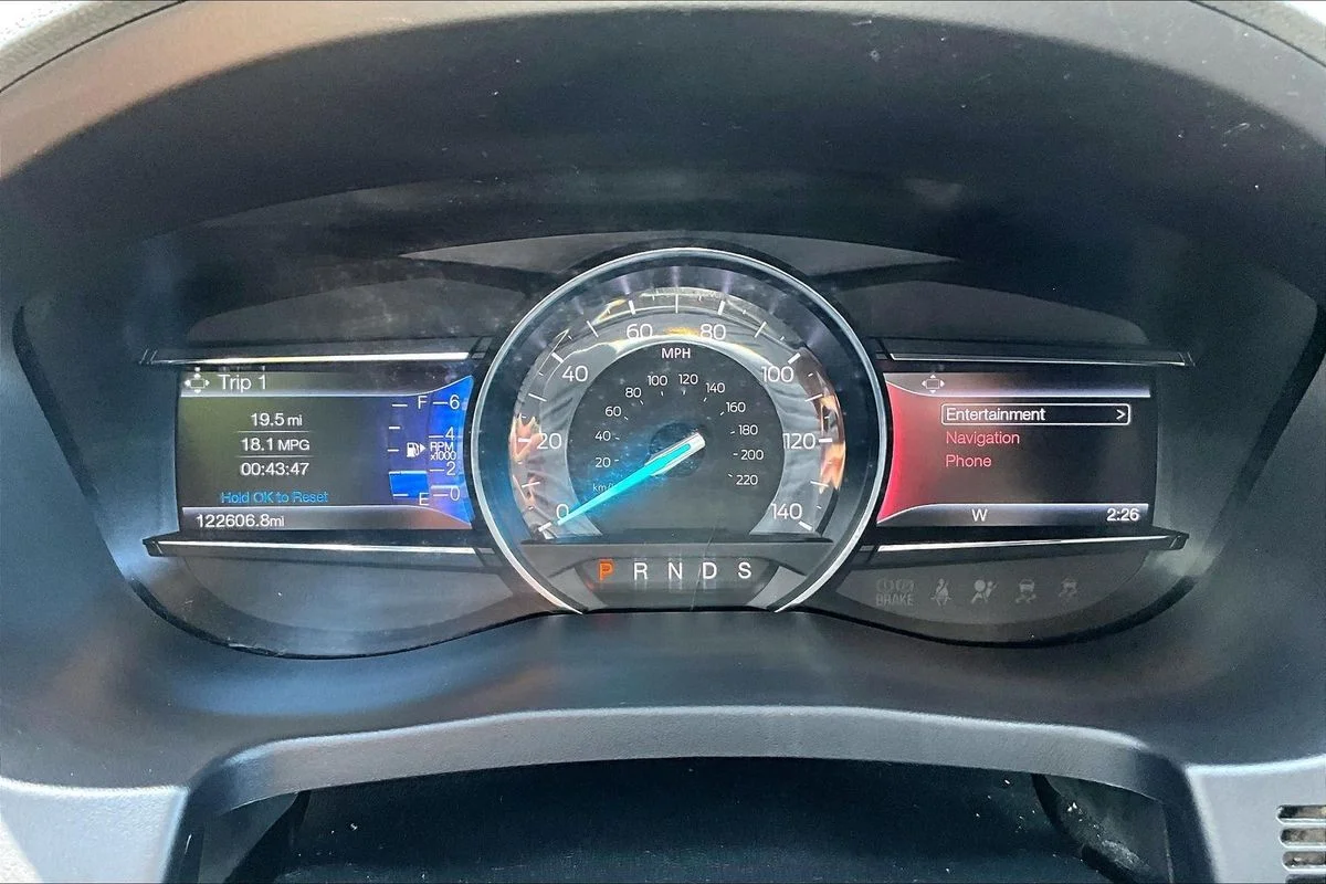 Used 2017  Ford Sport image 13