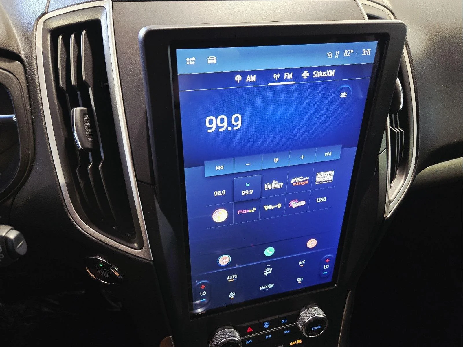 Used 2023 Agate Black Ford SE image 25