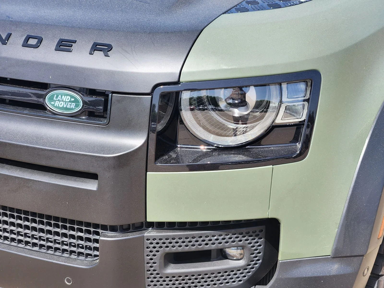 Used 2020 Green Land Rover HSE image 7