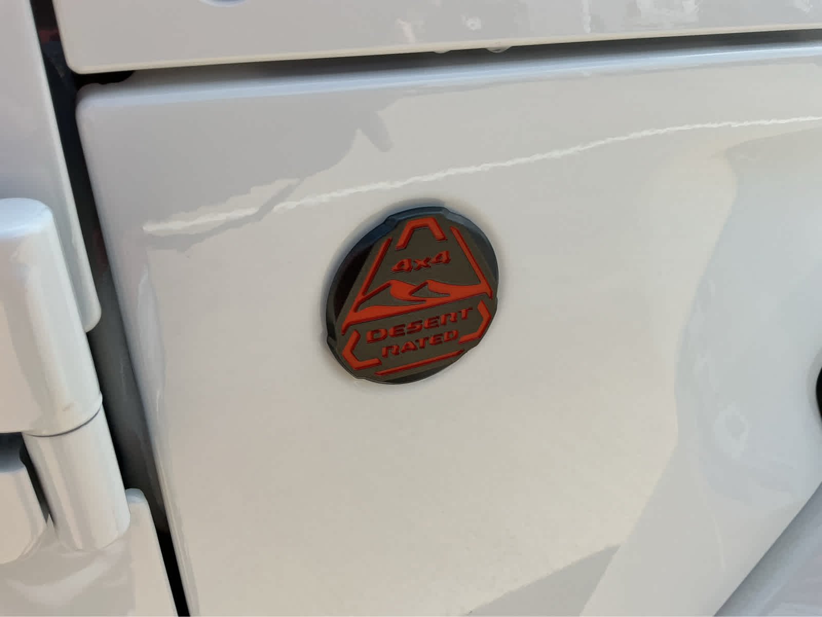 New 2026 Bright White Clear-Coat Exterior Paint Jeep Mojave image 6