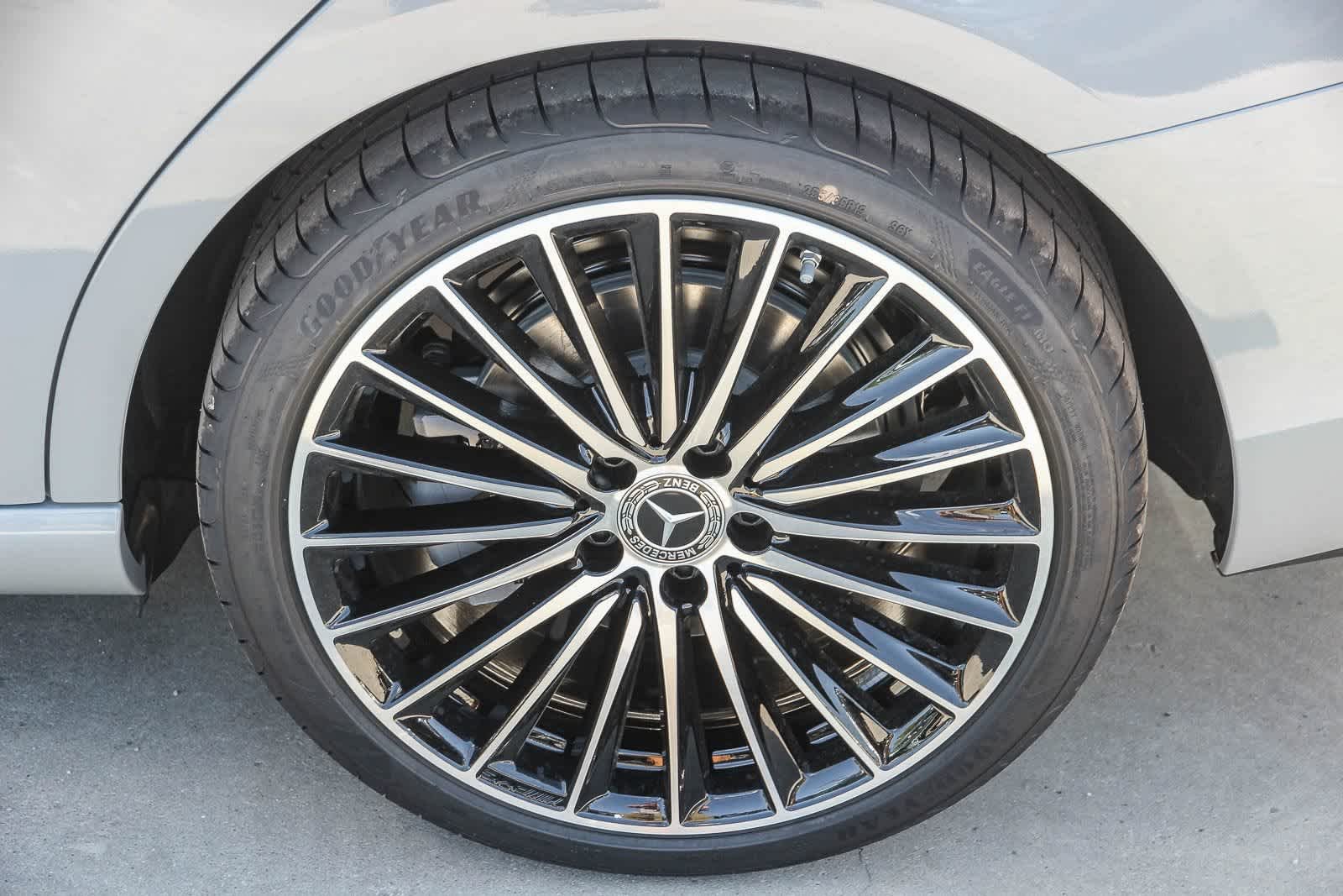 New 2026 MANUFAKTUR Alpine Grey Mercedes-Benz C 300 image 11