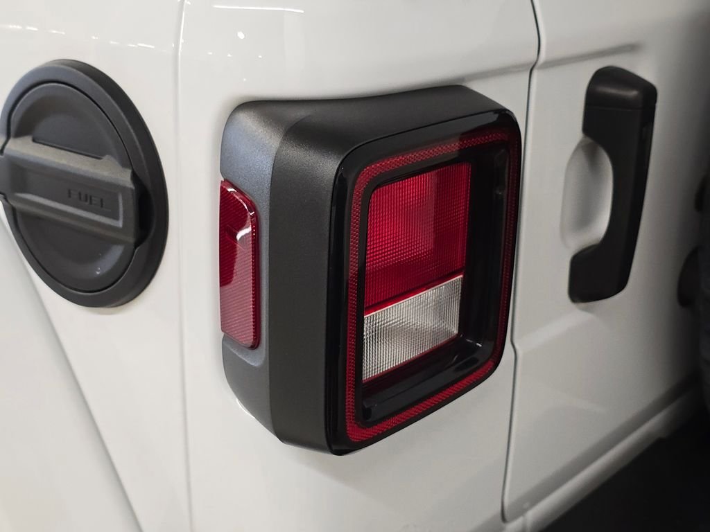 2023 Jeep Wrangler 4-Door Sahara - Photo 15