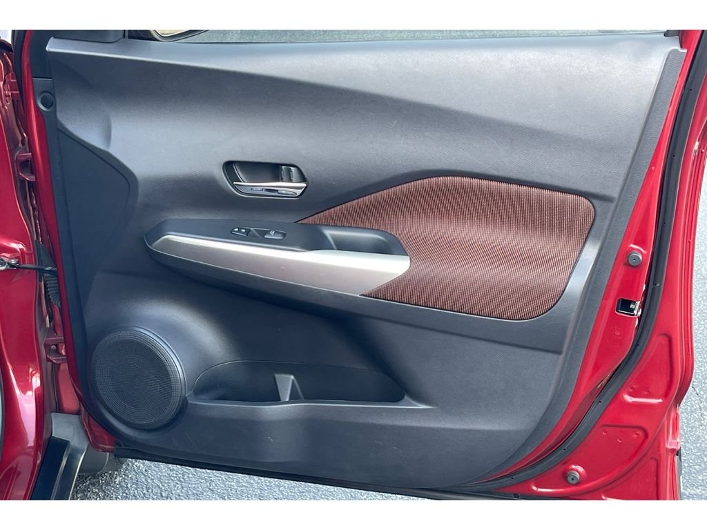 Used 2018 Cayenne Red/Super Black Nissan SR image 21