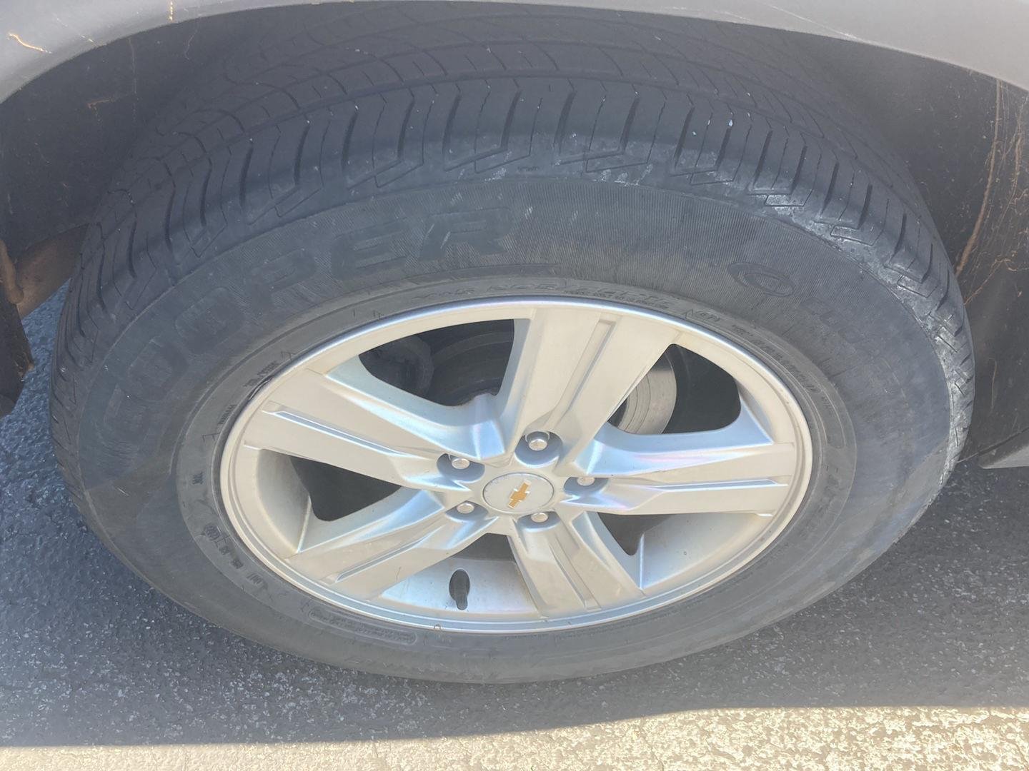 Used 2018 Summit White Chevrolet LT image 9