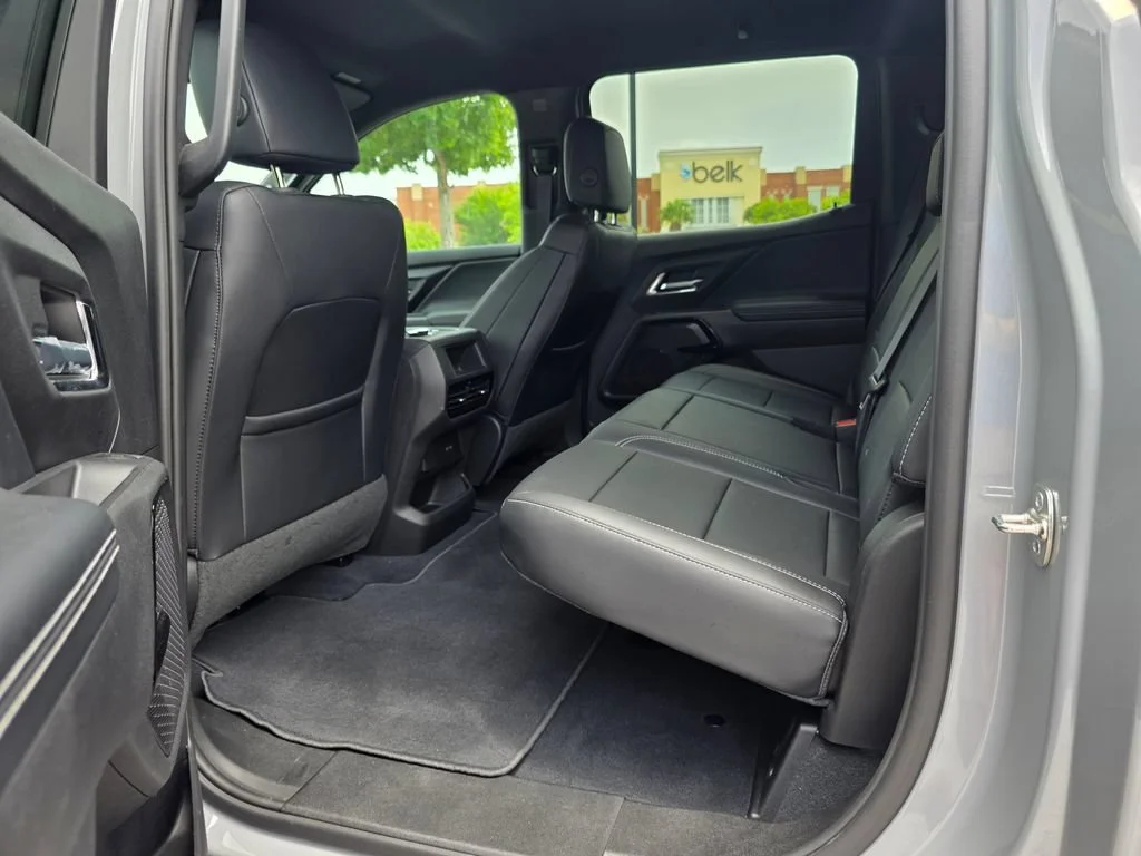 Used 2026 Slate Gray Metallic Chevrolet LT - Standard Range image 29