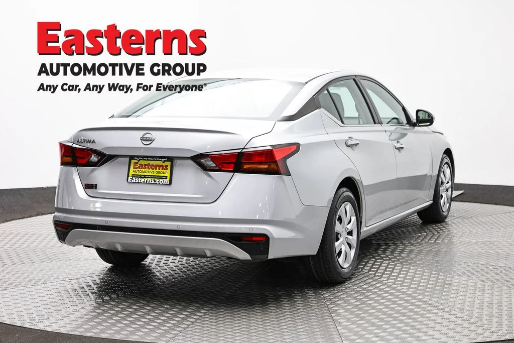 Used 2023 Silver Nissan 2.5 S image 5