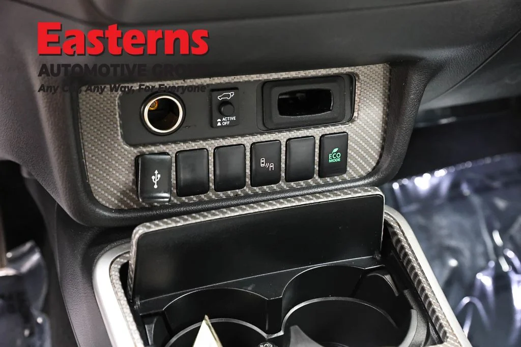 Used 2020 White Mitsubishi SEL image 19
