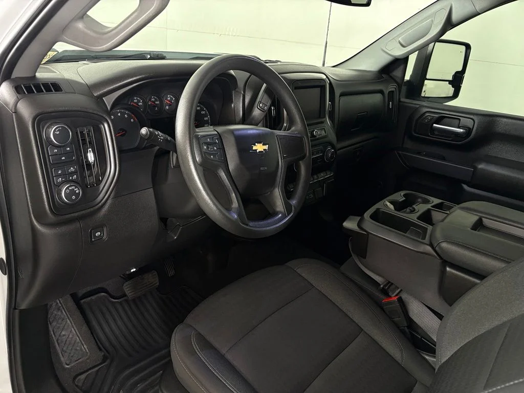Used 2024 White Chevrolet Custom image 17