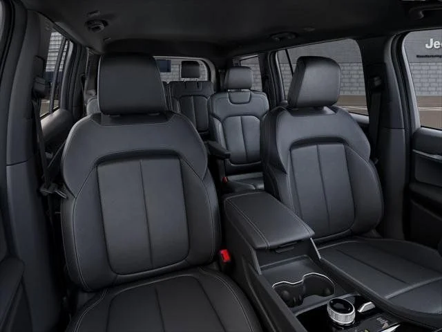 New 2026 Bright White Clear-Coat Exterior Paint Jeep Limited image 9
