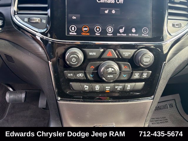 Used 2019 White Jeep Laredo image 18
