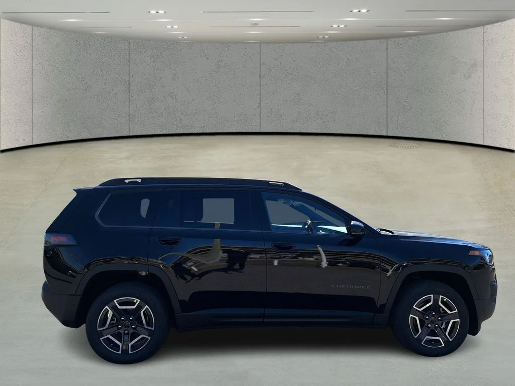 New 2026 Diamond Black Crystal Pearl-Coat Exterior Paint Jeep Limited image 6