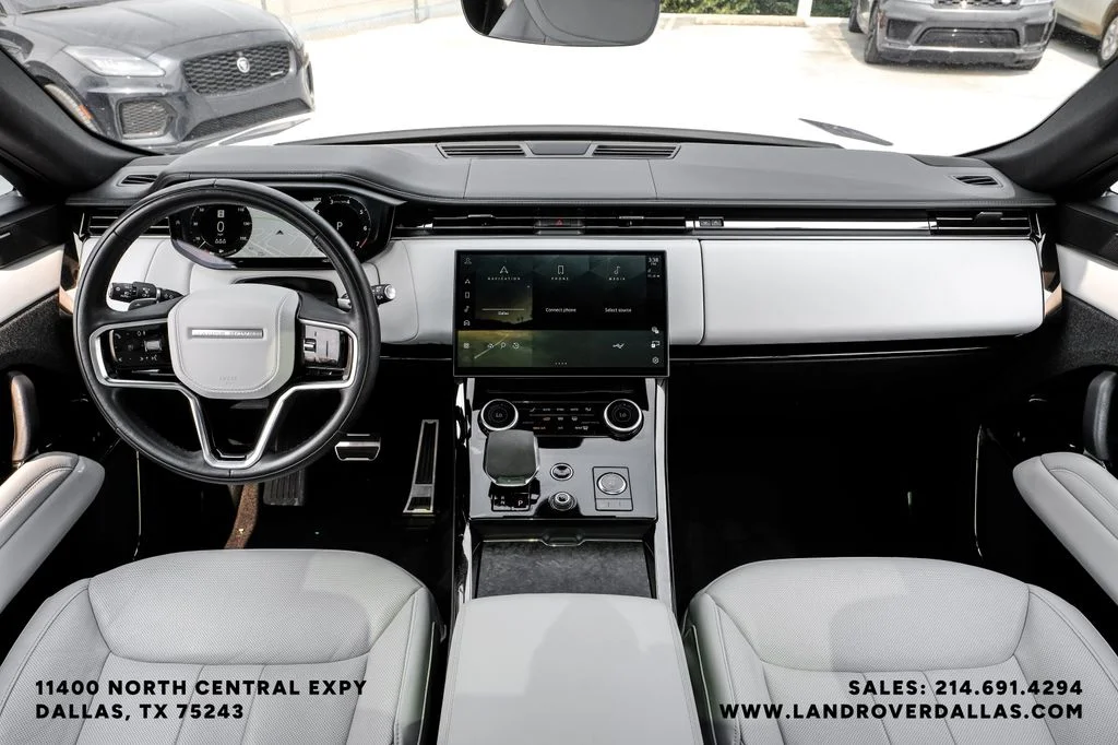 Used 2023 Fuji White Land Rover SE image 17