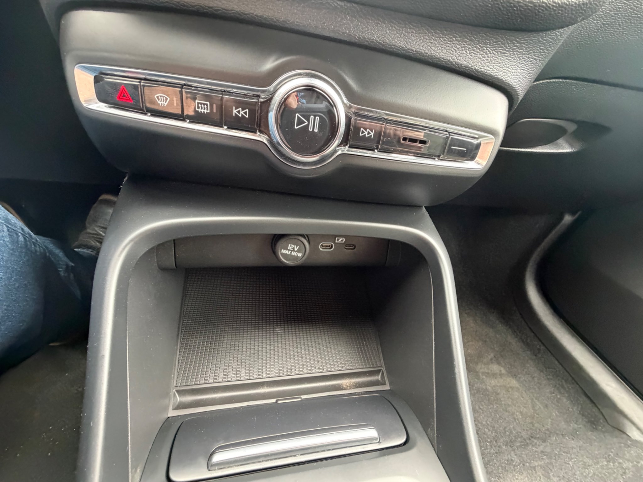 Used 2023 Thunder Grey Metallic Volvo Core image 19