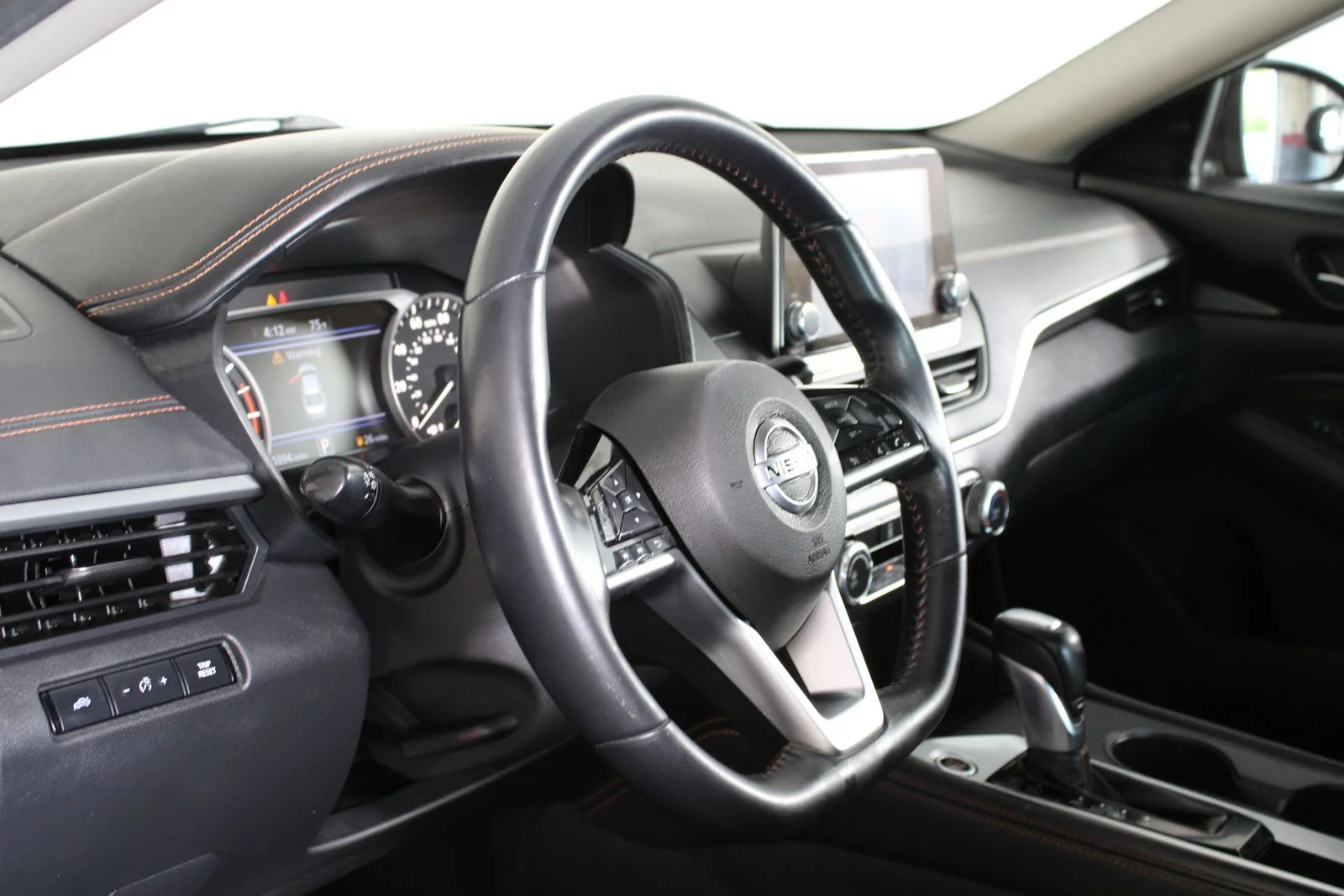 Used 2019 Black Nissan 2.5 SR image 13