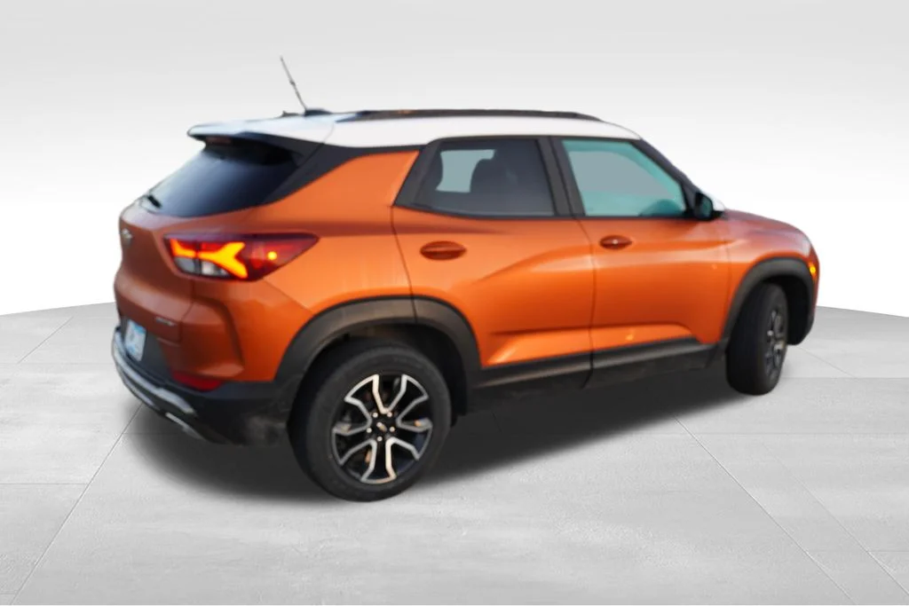 Used 2022 Vivid Orange Metallic Chevrolet ACTIV image 3