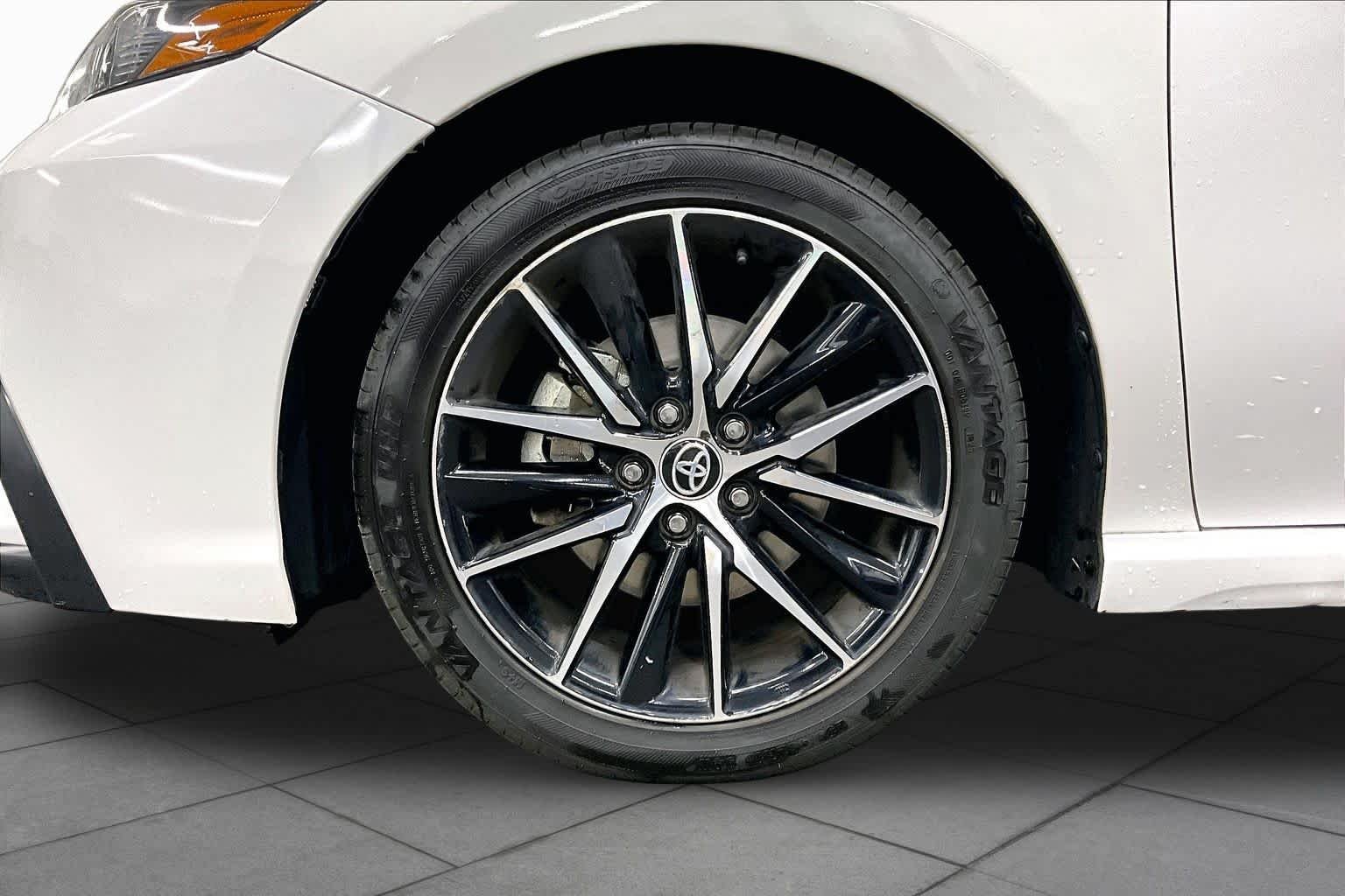 Used 2024 Ice Cap Toyota SE image 10