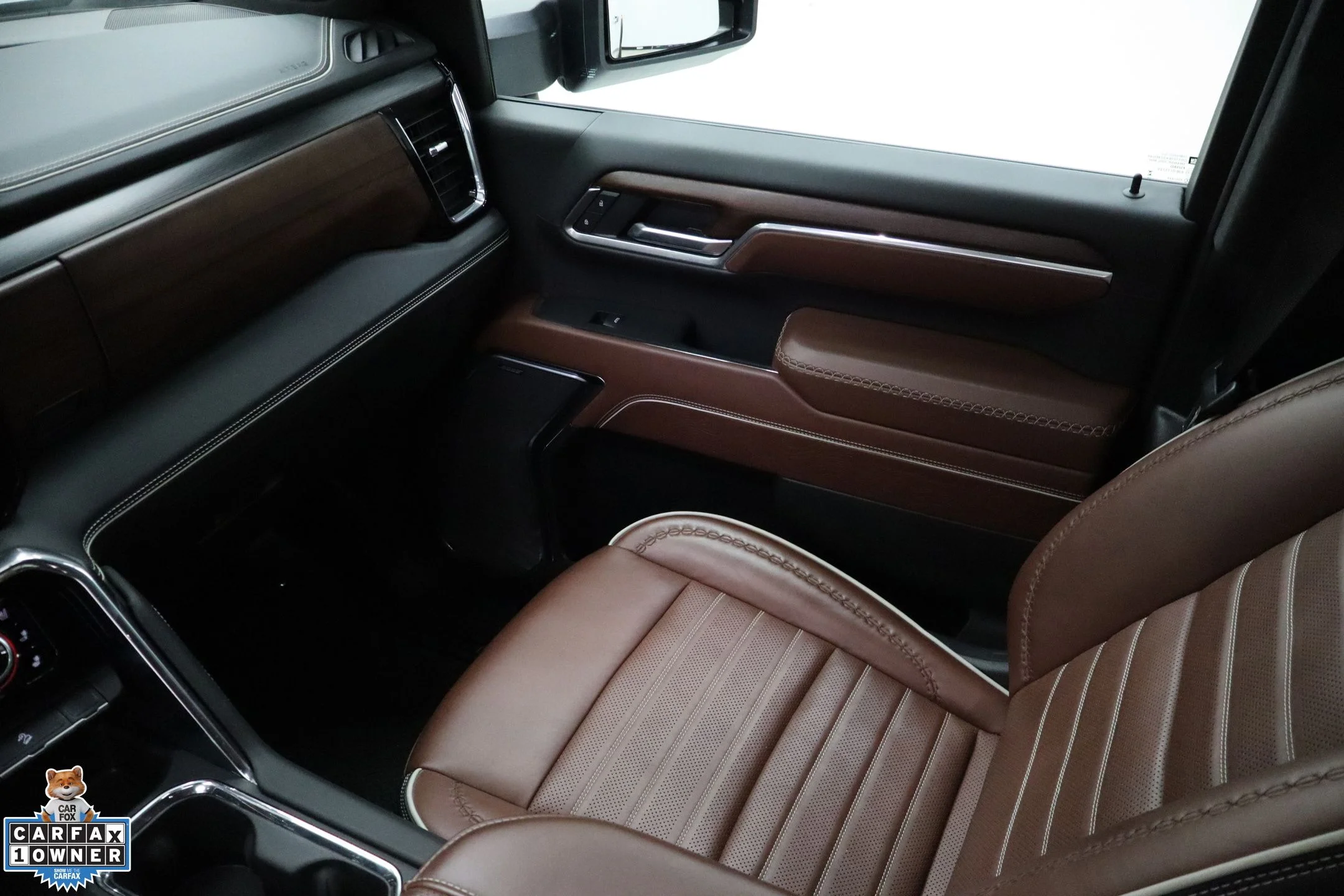 Used 2025 White GMC Denali Ultimate image 22