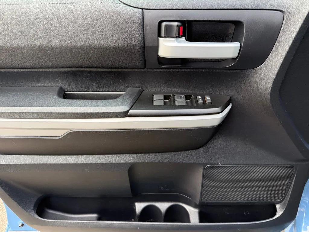 Used 2019 Blue Toyota SR5 image 15