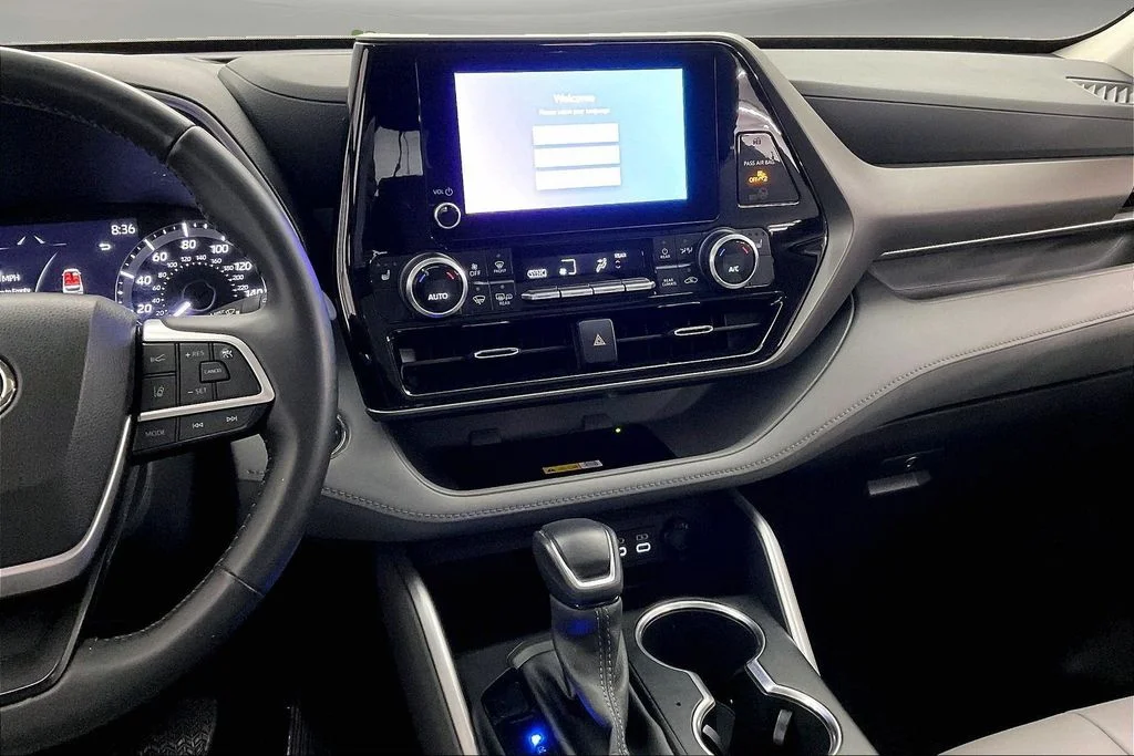 Used 2023 Beige Toyota XLE image 9