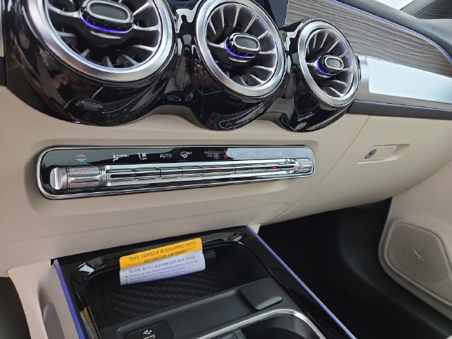 New 2026 Polar White Mercedes-Benz GLB250 image 14