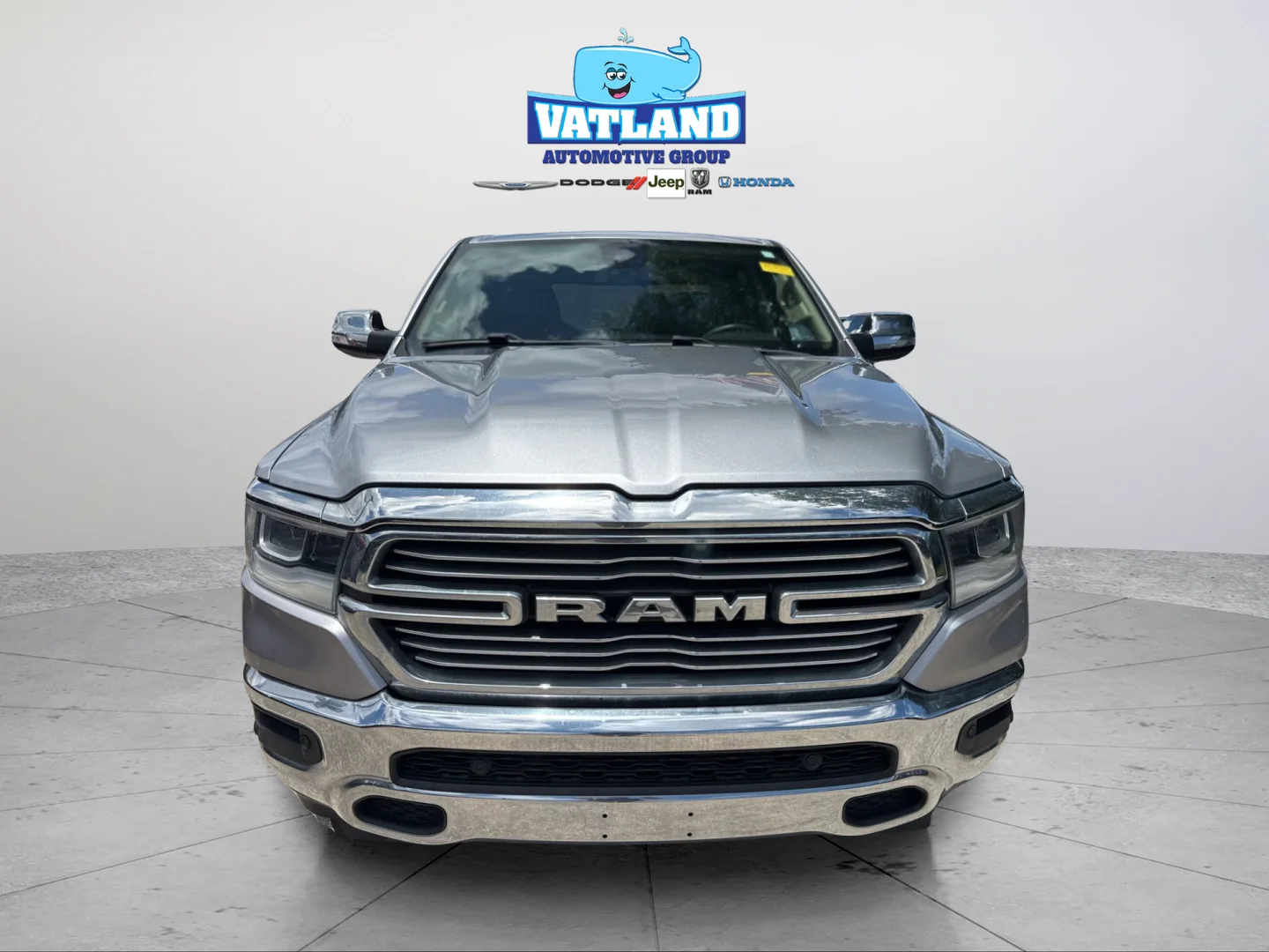 Used 2019 Billet Silver Metallic Ram Laramie image 17