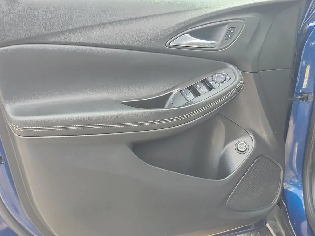 Used 2022 Blue Buick Select image 20