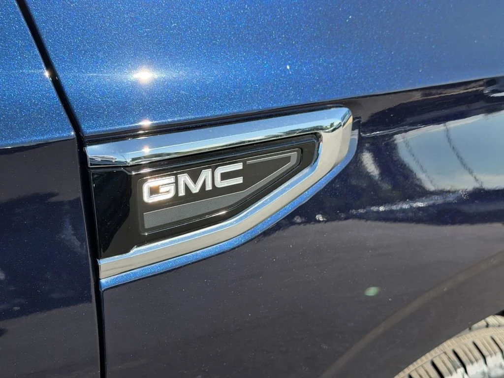 Used 2024 Midnight Blue Metallic GMC SLT image 5