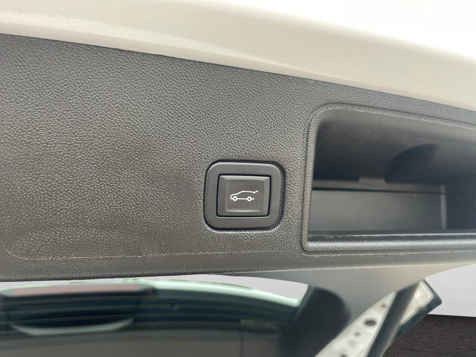 Used 2024 White GMC AT4 AWD image 11