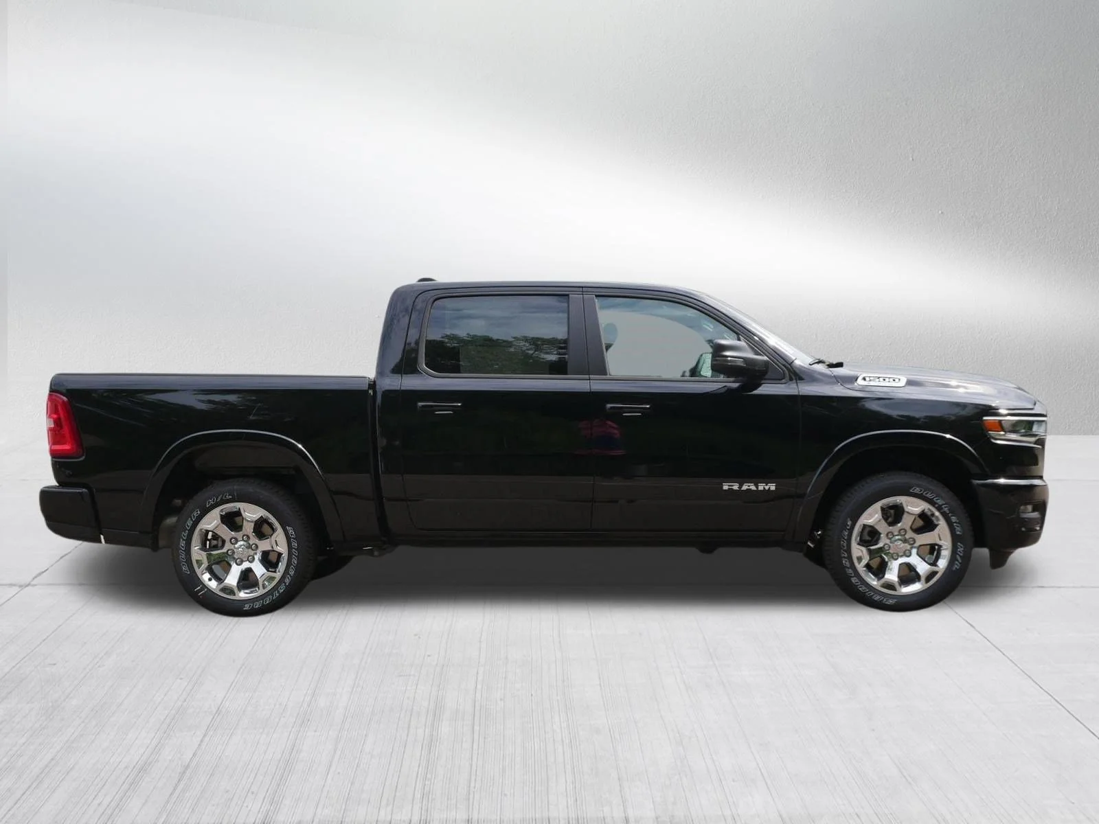 New 2026 Diamond Black Crystal Pearl-Coat Exterior Paint RAM Big Horn image 8