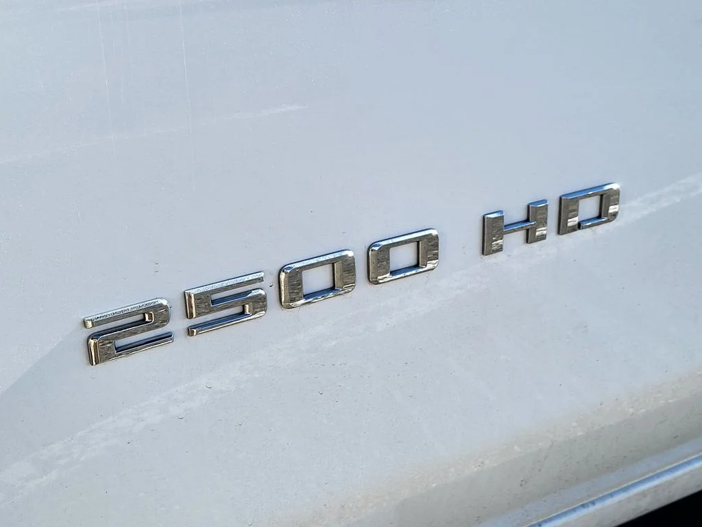 Used 2024 Summit White Chevrolet LT image 9