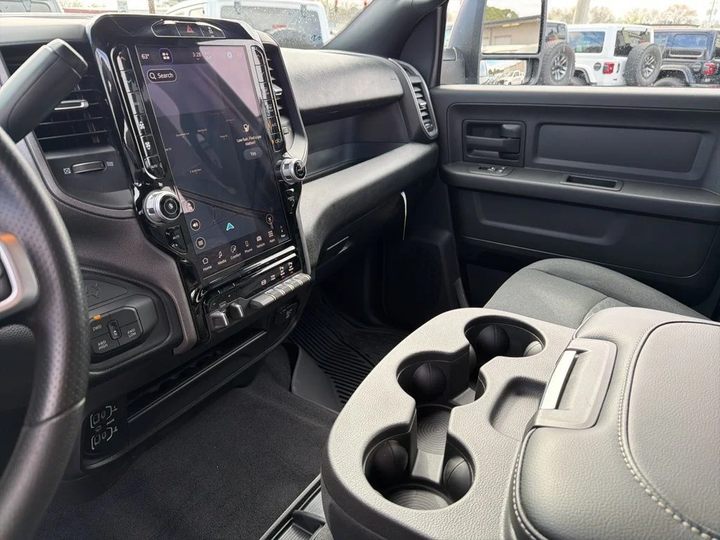 New 2026 Diamond Black Crystal Pearl-Coat Exterior Paint RAM Tradesman image 30