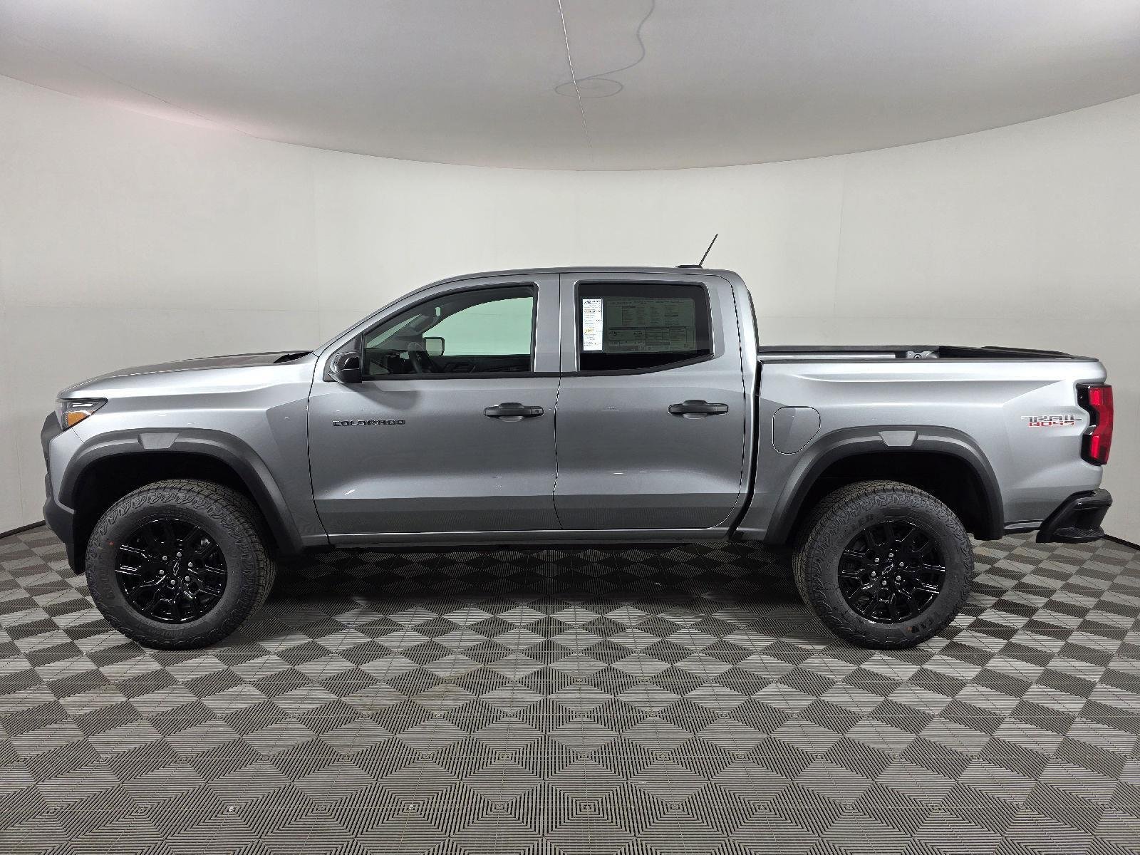 2026 Chevrolet Colorado Trail Boss - Photo 2