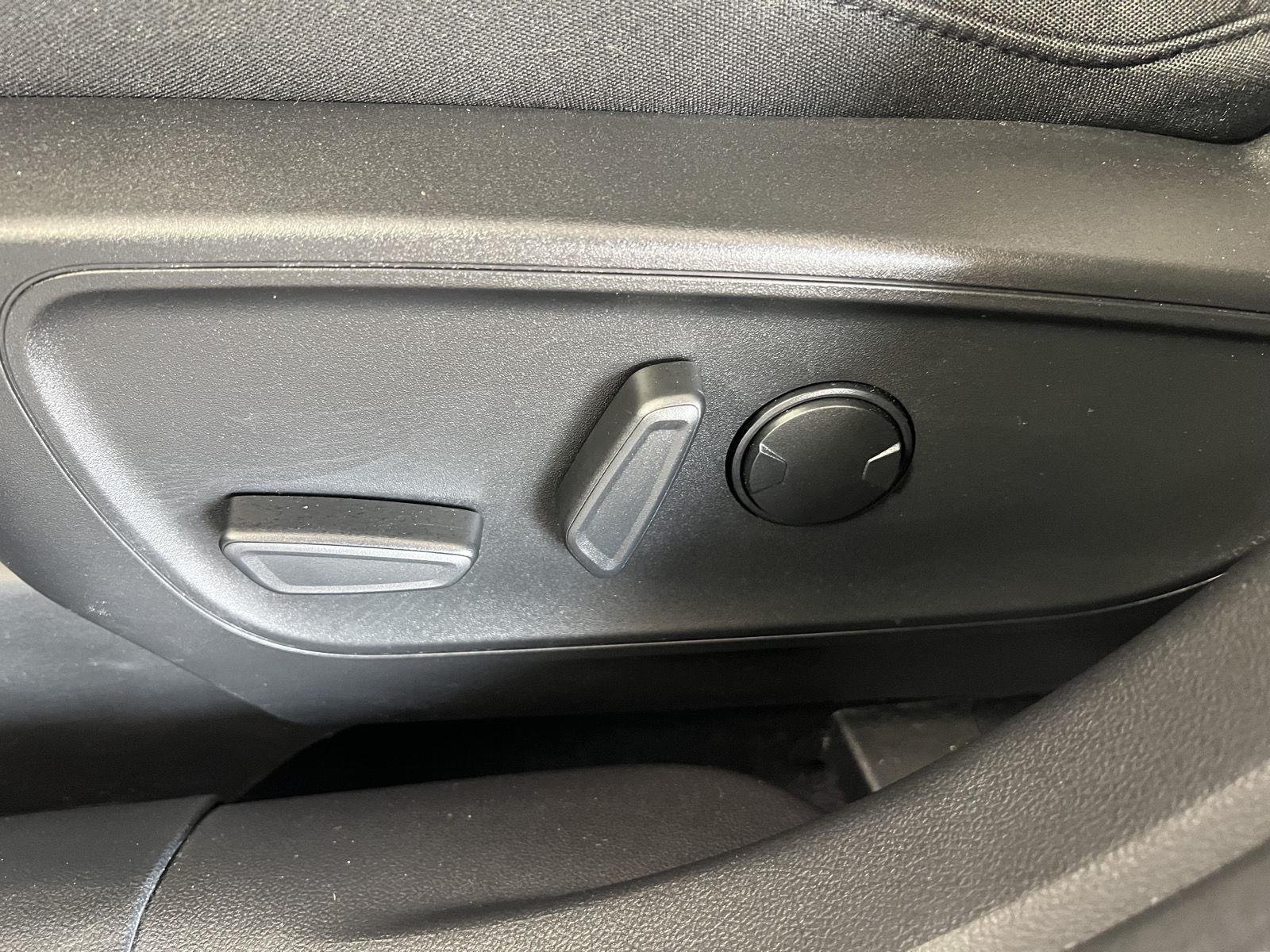 Used 2023 Iconic Silver Ford Active image 5