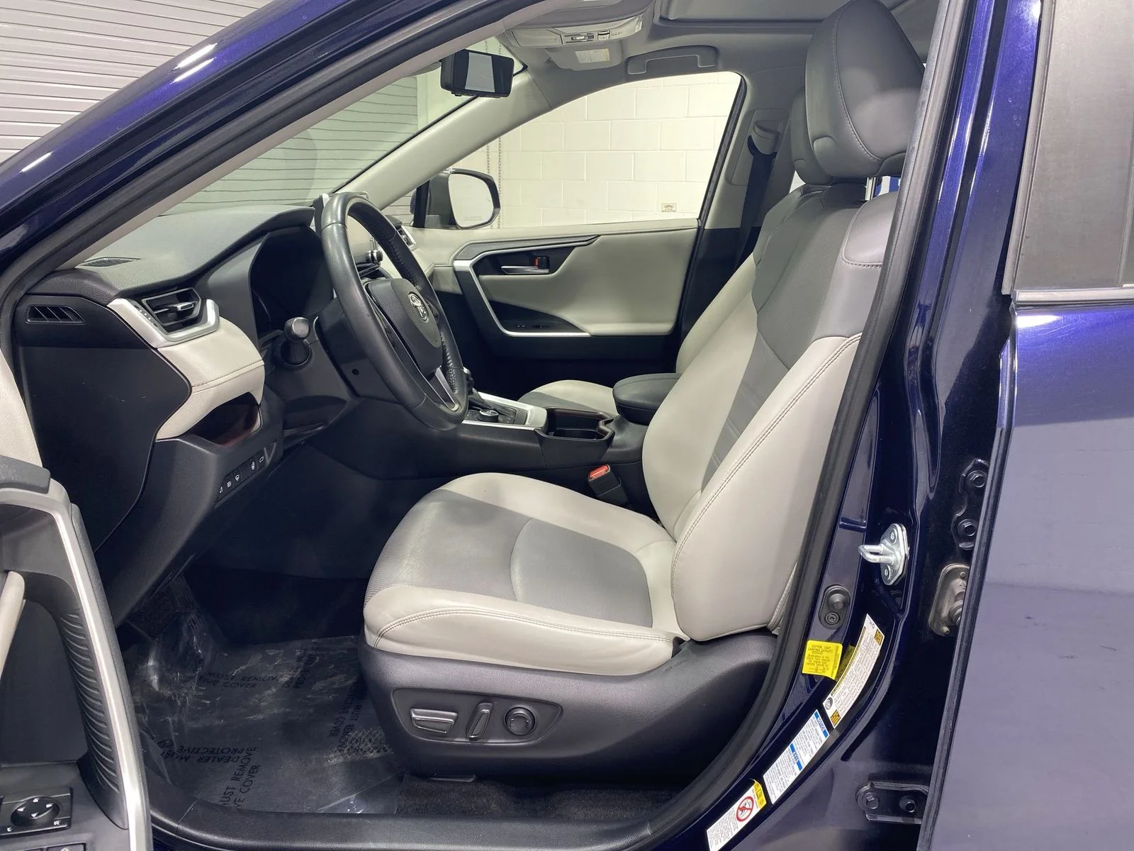 2019 Toyota RAV4 Limited - Photo 11