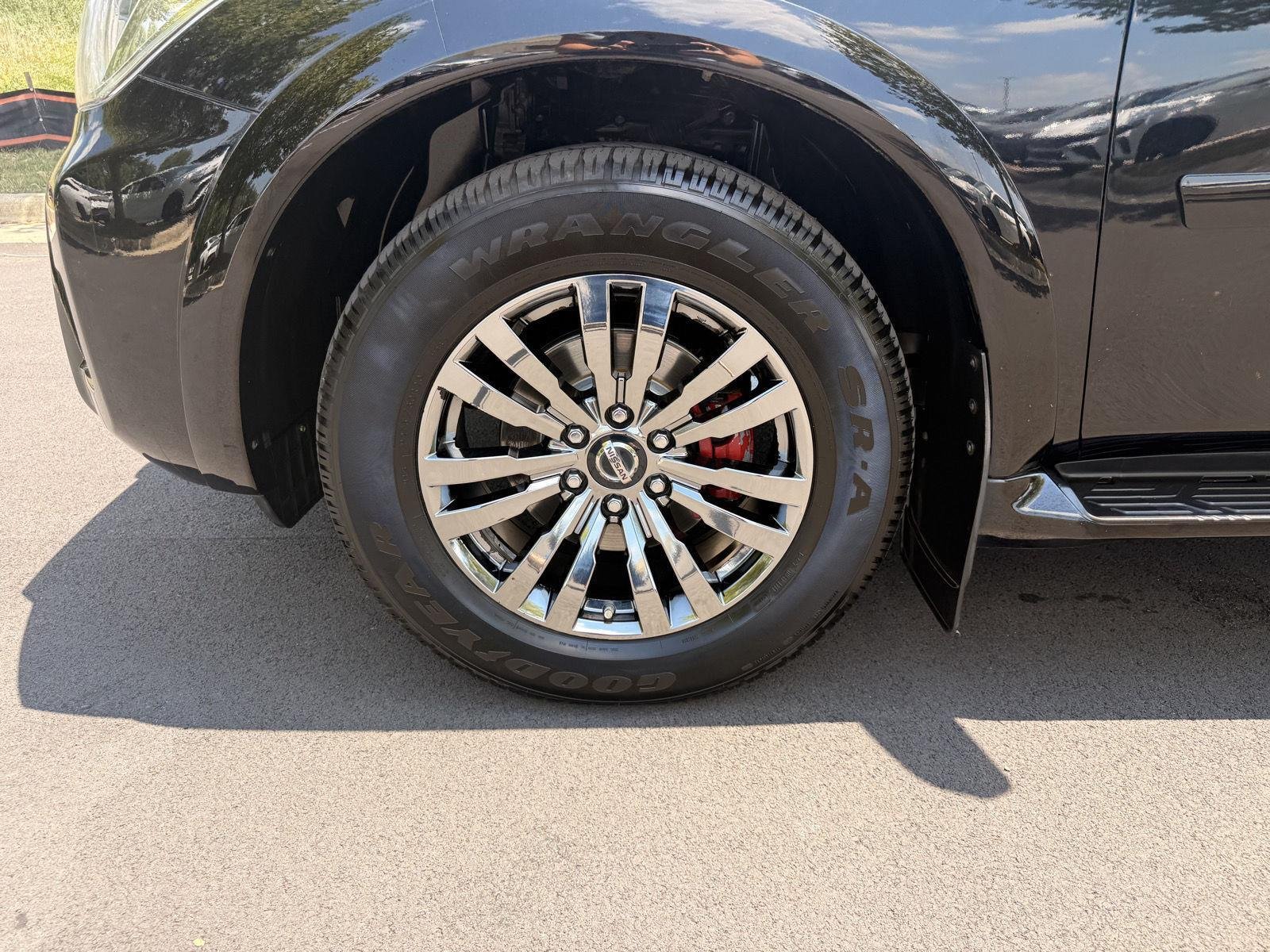 Used 2018 Super Black Nissan Platinum image 9