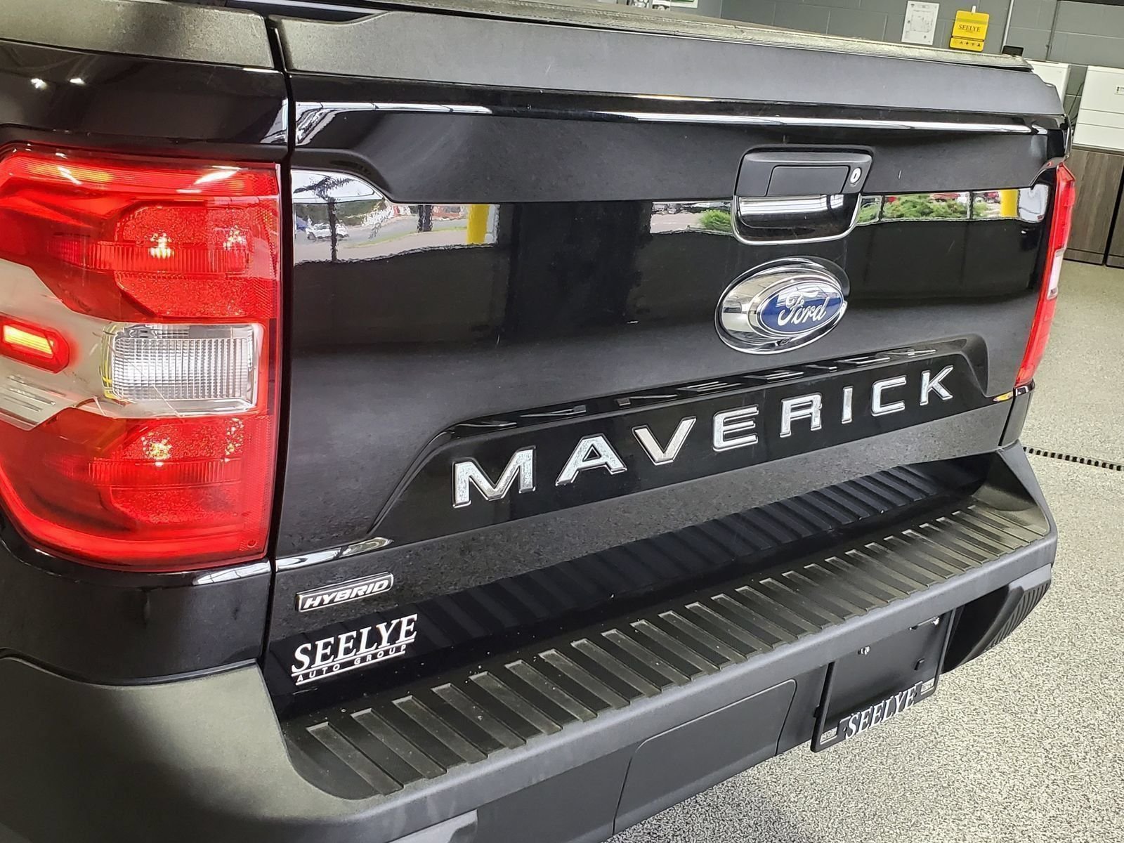Used 2023 Black Ford Lariat image 9