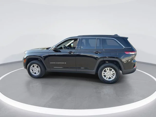 Used 2025 Black Jeep Laredo image 6