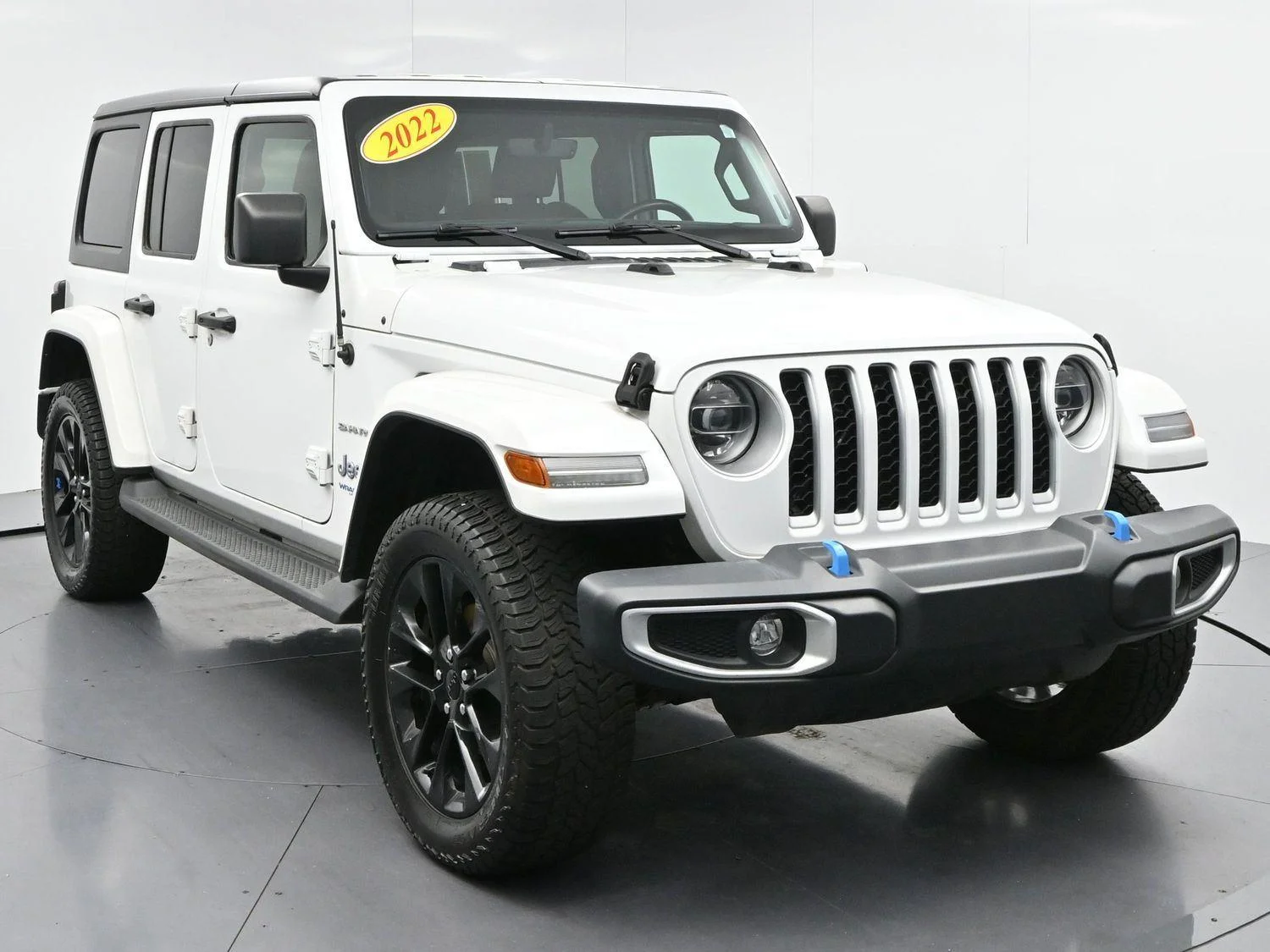 Used 2022 Bright White Clearcoat Jeep Unlimited Sahara image 2