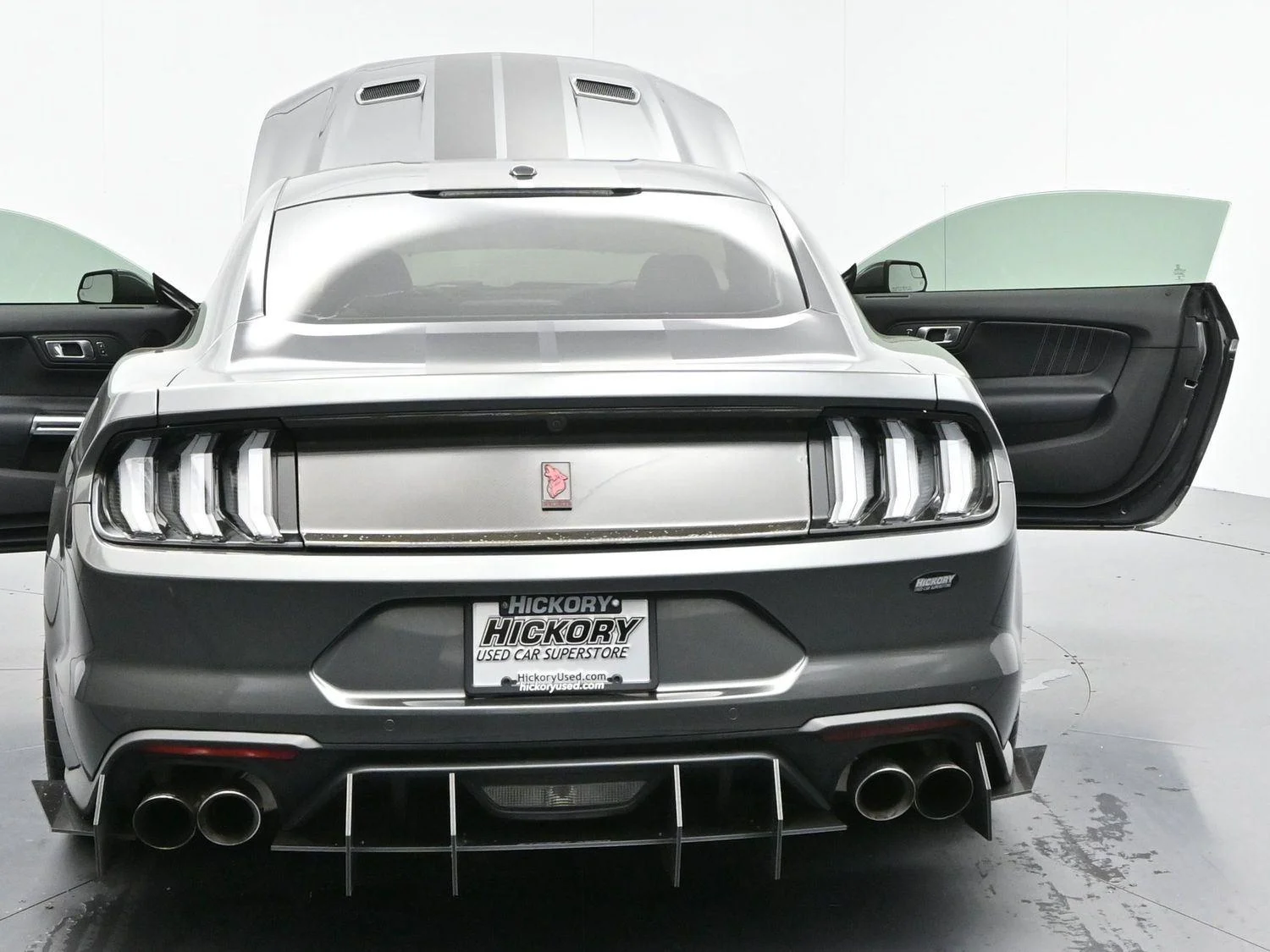 Used 2018 Magnetic Ford GT Premium image 36