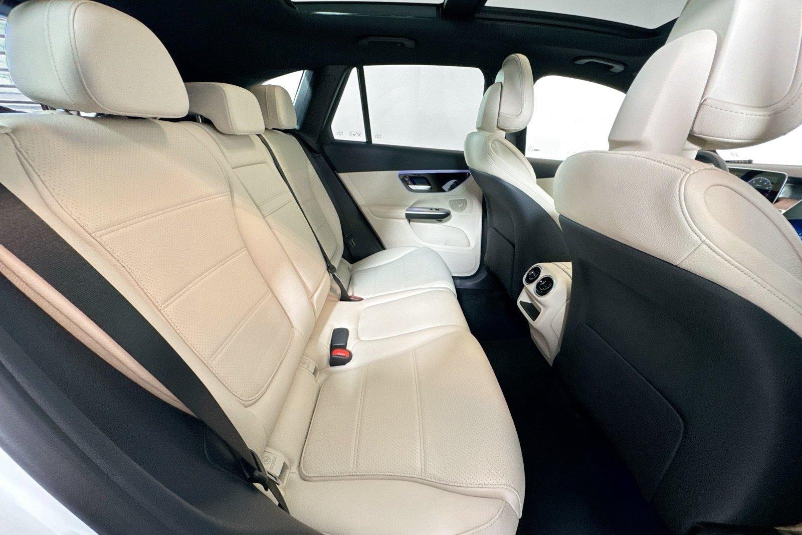 New 2026 Polar White Mercedes-Benz GLC 300 image 24