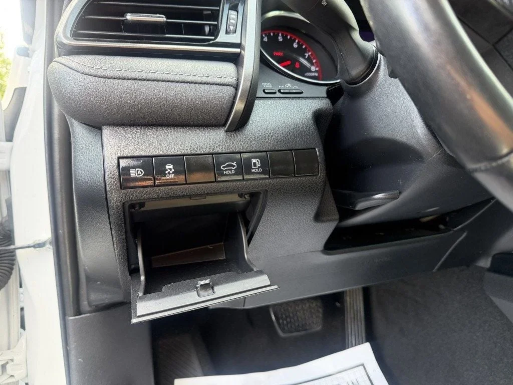 Used 2020 Wind Chill Pearl Toyota XSE Automatic w/ Navigation, Panoramic Roof & Two-Tone Roof image 12