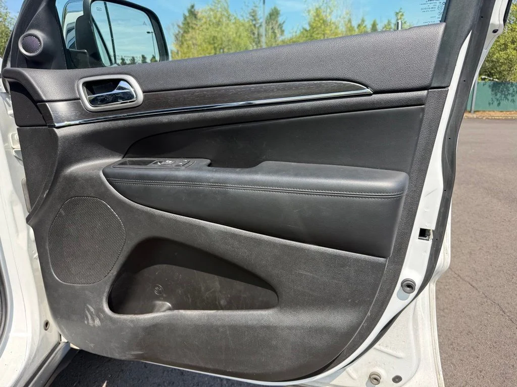 Used 2018 Bright White Clearcoat Jeep Limited image 26