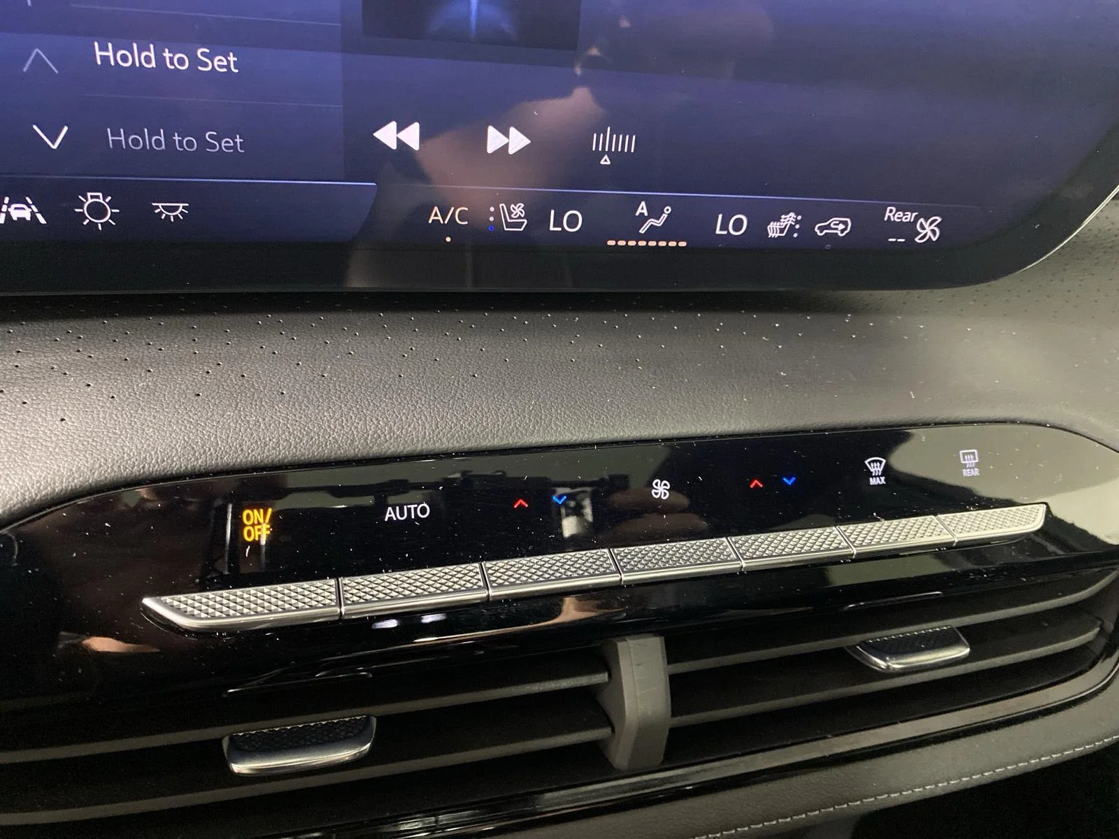 Used 2025 Ebony Twilight Metallic Buick Avenir image 29