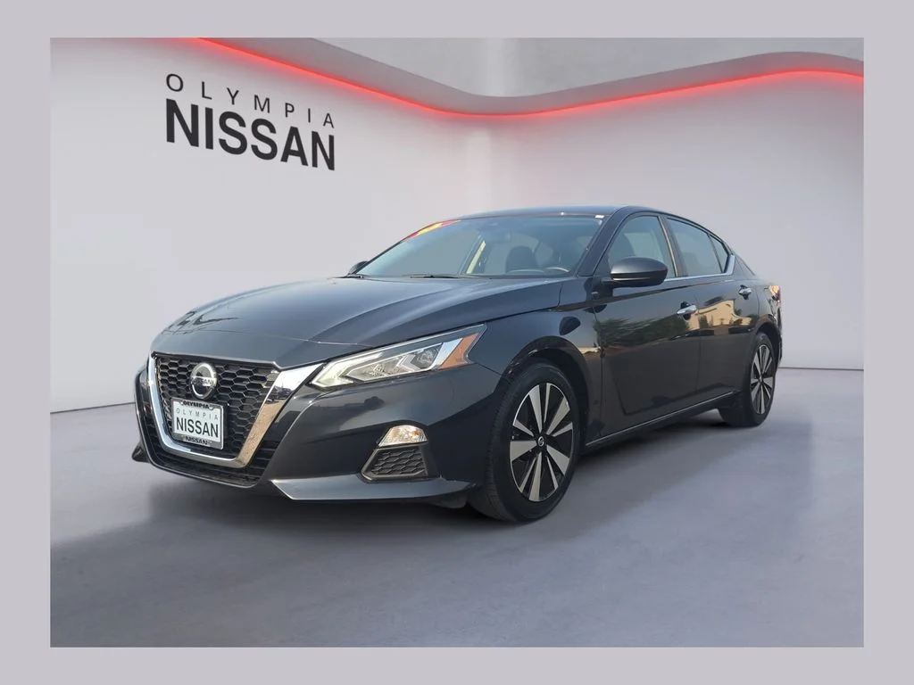 Used 2022 Blue Nissan 2.5 SV image 1