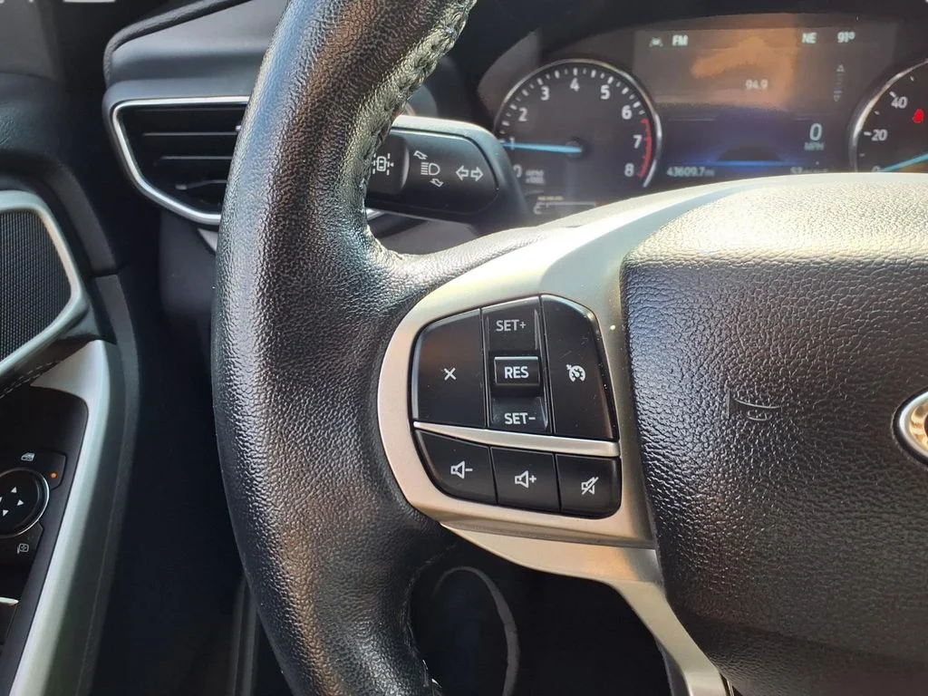 Used 2022 Blue Ford XLT image 13