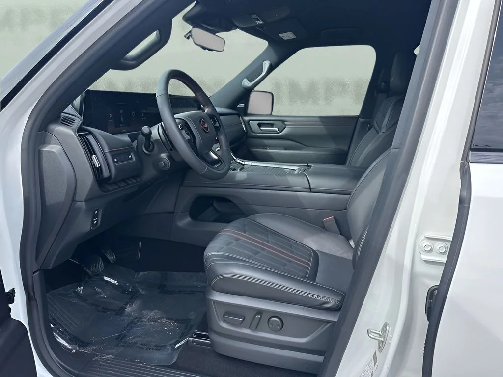 Used 2025 White Nissan PRO-4X image 9