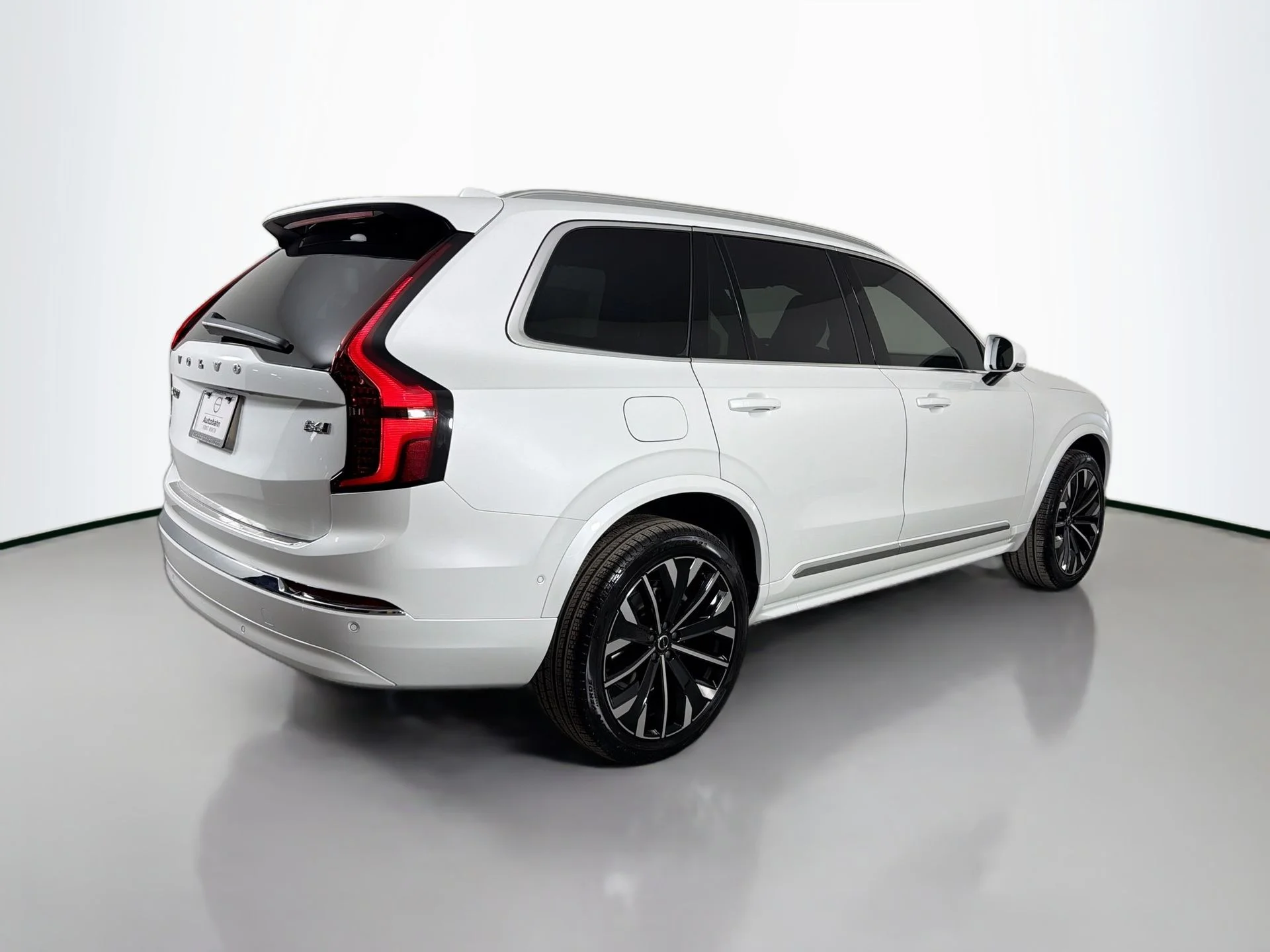 New 2026 Crystal White Volvo Ultra image 5