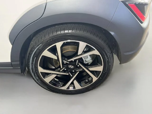 Used 2022 Lunar Hyundai Limited image 24