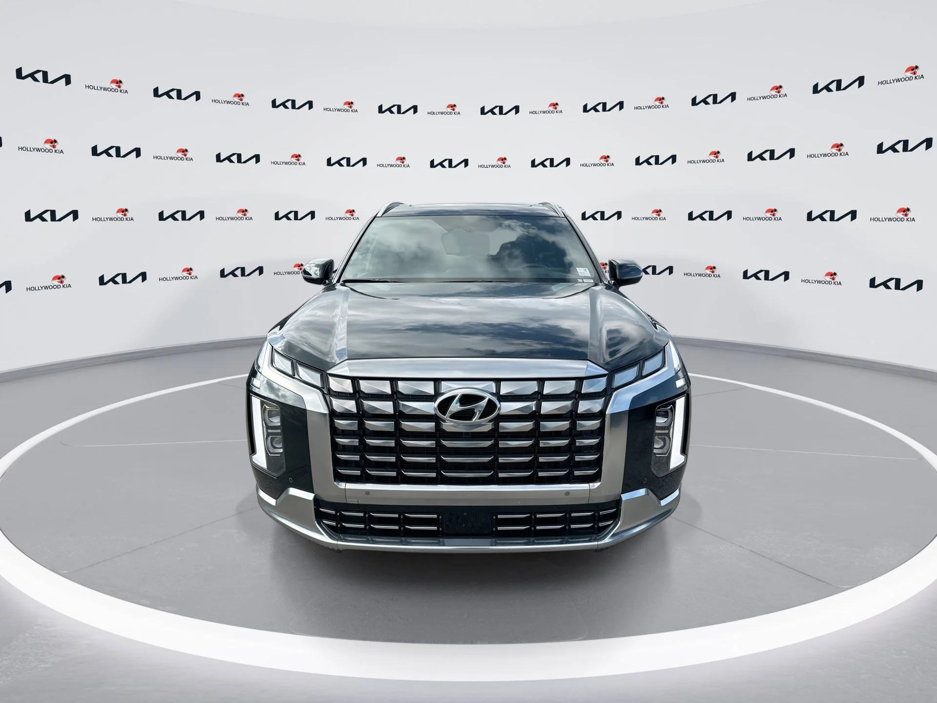 Used 2025 Robust Emerald Hyundai Calligraphy image 3